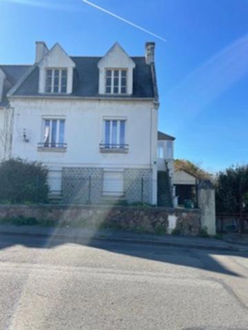 Maison de caractère à vendre à Camaret-sur-Mer – À deux pas du port et des commerces