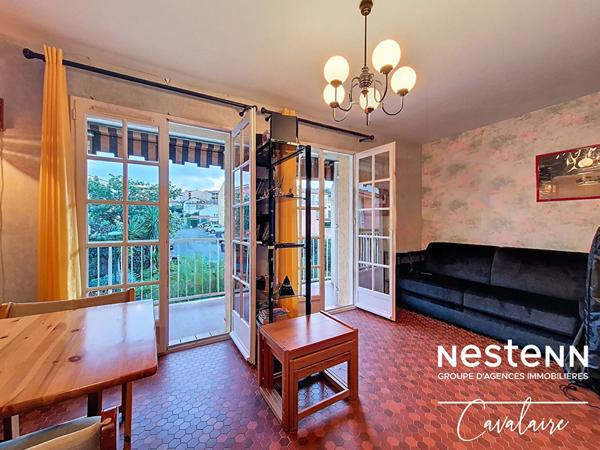 A proximité du centre-ville, dans une résidence avec piscine, tennis et gardien, appartement 2 pièces avec stationnement à La Croix Valmer