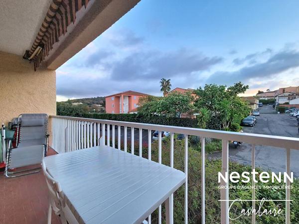 A proximité du centre-ville, dans une résidence avec piscine, tennis et gardien, appartement 2 pièces avec stationnement à La Croix Valmer