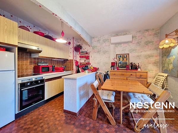 A proximité du centre-ville, dans une résidence avec piscine, tennis et gardien, appartement 2 pièces avec stationnement à La Croix Valmer