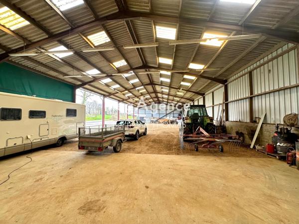 Immeuble à SAINT-ELLIER-DU-MAINE, 53220 - 720m²