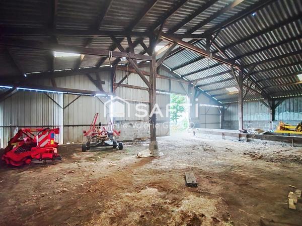 Pavillon 89m² avec grand bâtiment de stockage