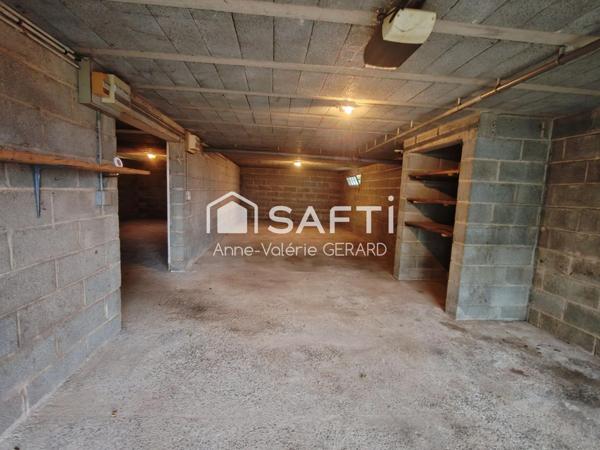 Pavillon 89m² avec grand bâtiment de stockage