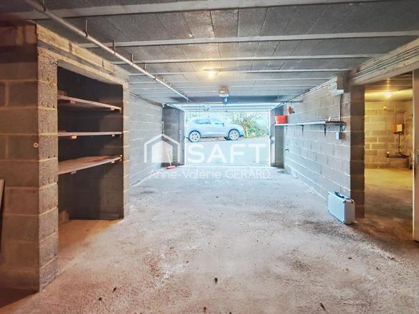 Pavillon 89m² avec grand bâtiment de stockage