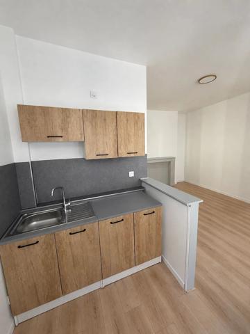 Location                                                      Studio
                        
                     1 pièces                      23 m2                     à Brioude