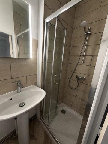 Location                                                      Studio
                        
                     1 pièces                      23 m2                     à Brioude