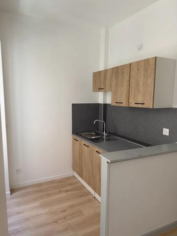 Location                                                      Studio
                        
                     1 pièces                      23 m2                     à Brioude
