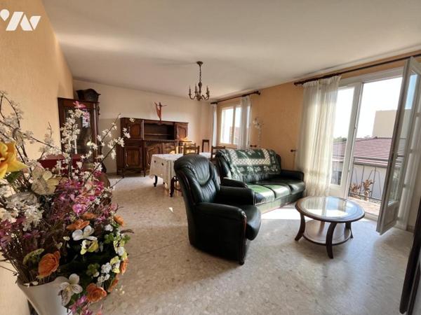 Maison à étage jumelée 