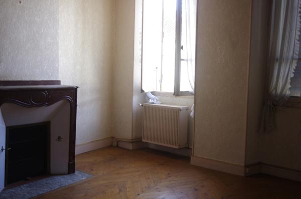 VIC FEZENSAC (32) à vendre Grande maison de ville de 230 m² avec grange, atelier et jardin.