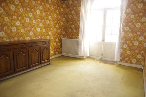 VIC FEZENSAC (32) à vendre Grande maison de ville de 230 m² avec grange, atelier et jardin.