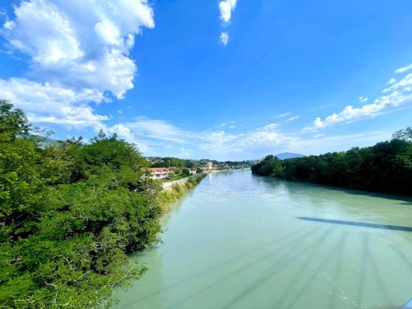 T4 de 85m² avec terrasses et jardin