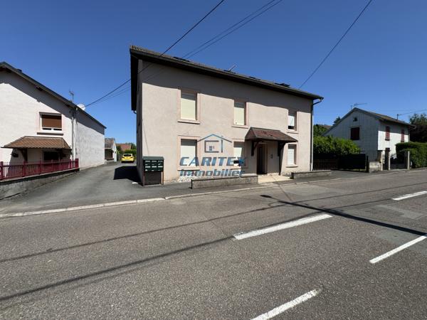 IMMEUBLE COMPOSÉ DE 6 LOGEMENTS, UNE DÉPENDANCE ET UN PARKING À LURE
