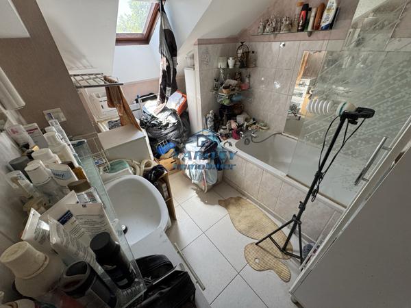 IMMEUBLE COMPOSÉ DE 6 LOGEMENTS, UNE DÉPENDANCE ET UN PARKING À LURE