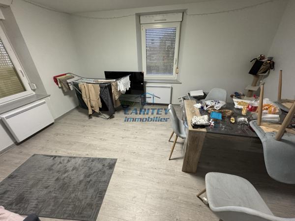 IMMEUBLE COMPOSÉ DE 6 LOGEMENTS, UNE DÉPENDANCE ET UN PARKING À LURE