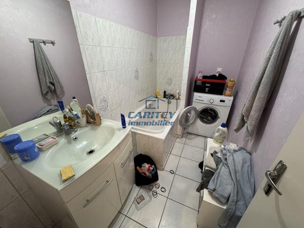 IMMEUBLE COMPOSÉ DE 6 LOGEMENTS, UNE DÉPENDANCE ET UN PARKING À LURE