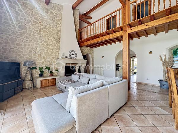 🏡 **Magnifique maison familiale de 180 m² avec piscine sur parcelle de 3 400 m²**

Dans un environnement calme et privilégié, venez découvrir cette superbe maison d'environ **180 m² habitables**, implantée sur une belle parcelle arborée de **3 400 m²**, offrant un cadre de vie paisible et sans aucun vis-à-vis.

Dès l'entrée, le charme opère grâce à ses magnifiques carreaux de ciment qui confèrent à la maison authenticité et caractère.
✨ **Au rez-de-chaussée :
* Une belle entrée ;
* Une cuisine indépendante aménagée et équipée ;
* Un cellier / buanderie ;
* Une pièce polyvalente pouvant servir de bureau, chambre d'amis ou salle de jeux ;
* Une magnifique pièce de vie baignée de lumière avec une belle hauteur sous plafond, un superbe mur en pierre et un insert, créant une atmosphère chaleureuse et conviviale ;
* Un accès direct à la terrasse et à la piscine ;
* Une belle suite parentale avec salle d'eau privative ;
* Un WC indépendant.

✨ **À l'étage :
* Trois belles chambres 
* Une grande salle de bain équipée d'une douche et d'une baignoire ;
* Un WC indépendant.

🚗 **Les dépendances :
* Un grand garage ;
* Une mezzanine aménagée au-dessus du garage offrant un espace supplémentaire de stockage, bureau ou atelier selon vos besoins.

🌴 **Les extérieurs :
* Magnifique terrain de 3 400 m² ;
* Piscine récente et son local, 
* Grande terrasse idéale pour les moments de détente ;
* Aucun vis-à-vis.

✅ **Les atouts :**
* Pompe à chaleur neuve ;
* Piscine neuve ;
* Double vitrage ;
* Beaux volumes et charme de l'ancien ;
* Environnement calme et recherché ;
* Quelques travaux de rafraîchissement et finitions de la plage de piscine à prévoir pour révéler tout le potentiel de cette belle propriété.
Une maison pleine de charme, idéale pour une famille à la recherche d'espace, de confort et de tranquillité.

📞 Contactez-moi dès aujourd'hui pour organiser une visite et découvrir tout son potentiel.