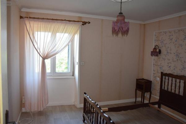Propriete à vendre à Ambrières-les-Vallées en Mayenne (53300), ref : 53075/37