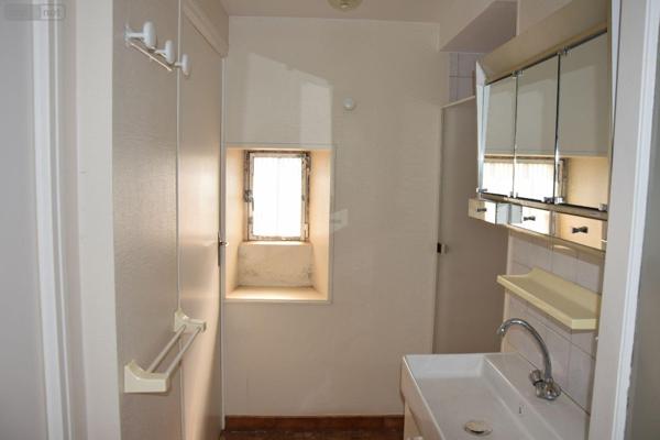 Propriete à vendre à Ambrières-les-Vallées en Mayenne (53300), ref : 53075/37