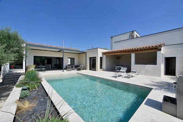 ALES (30100) – VILLA en PARFAIT ETAT – 3/4 CHAMBRES – DPE A – PISCINE CHAUFFEE – JACUZZI – EXPOSITION SUD-OUEST – GRAND GARAGE – CALME – SANS VIS-A-VIS