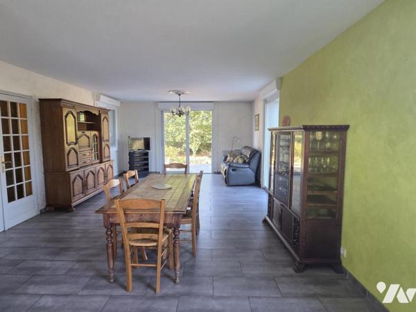 Maison individuelle avec accès de plain-pied, 143 m2 habitables, 5 chambres, sur terrain de 3.663 m2