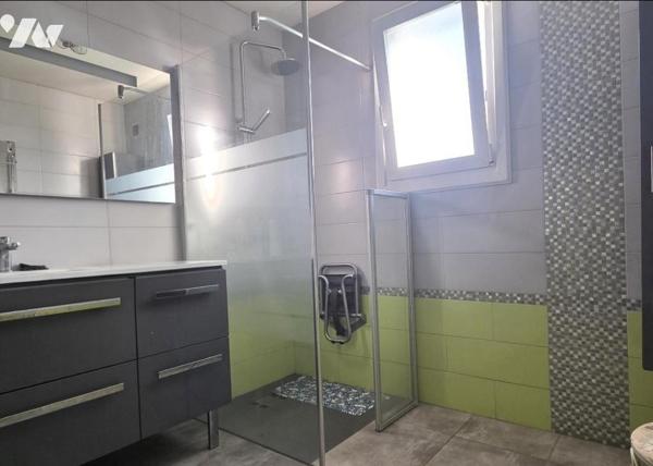 Maison individuelle avec accès de plain-pied, 143 m2 habitables, 5 chambres, sur terrain de 3.663 m2