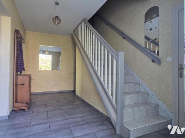 Maison individuelle avec accès de plain-pied, 143 m2 habitables, 5 chambres, sur terrain de 3.663 m2