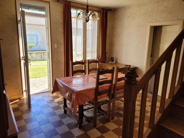 VALIGNY ( 03 ) Maison de village Beau jardin Garage Annexes