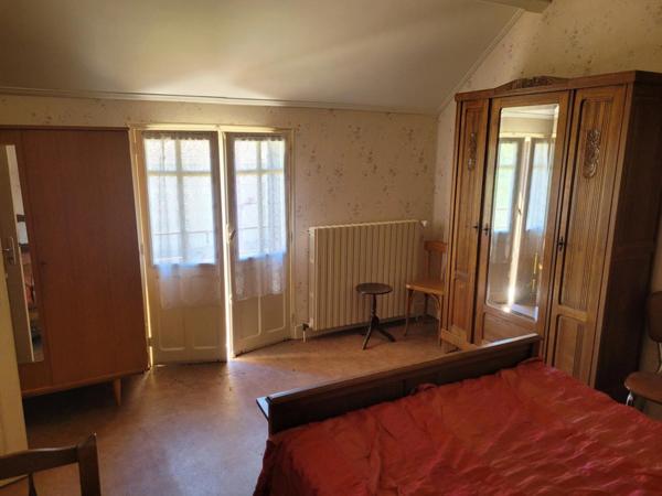 VALIGNY ( 03 ) Maison de village Beau jardin Garage Annexes