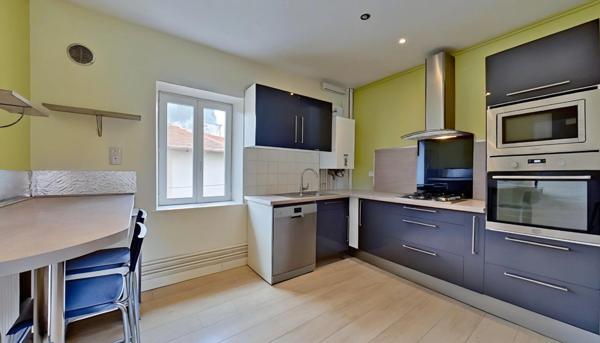 Toul (Cathédrale) : Duplex de 5 pièces principales ; 102 m2 Carrez, cave et grenier