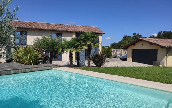 Maison à vendre    6 pièces • 216 m2 Montanay