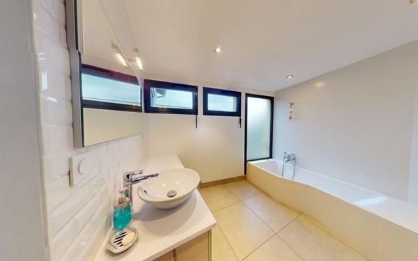 Maison à vendre    6 pièces • 216 m2 Montanay