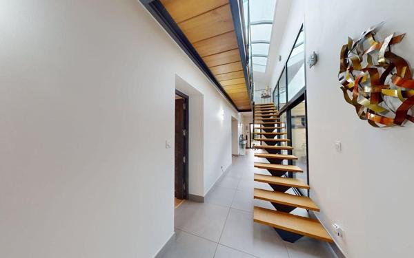 Maison à vendre    6 pièces • 216 m2 Montanay
