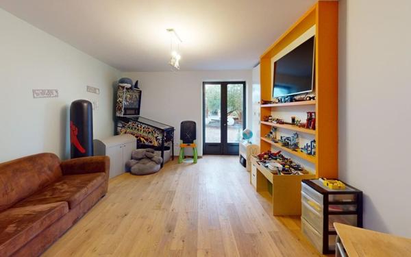 Maison à vendre    6 pièces • 216 m2 Montanay