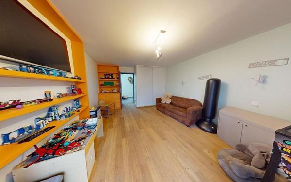Maison à vendre    6 pièces • 216 m2 Montanay