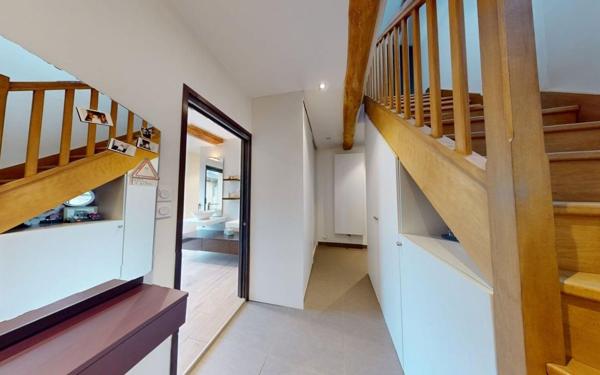 Maison à vendre    6 pièces • 216 m2 Montanay