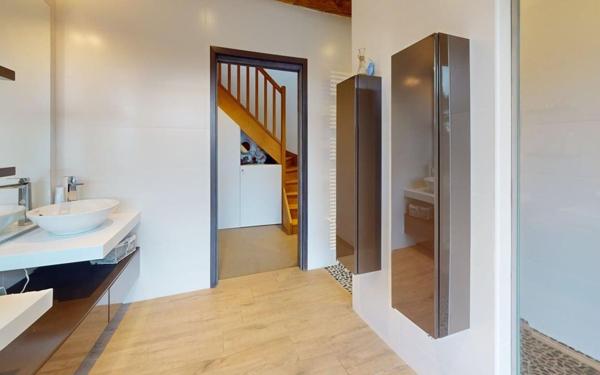 Maison à vendre    6 pièces • 216 m2 Montanay