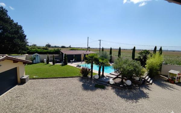Maison à vendre    6 pièces • 216 m2 Montanay