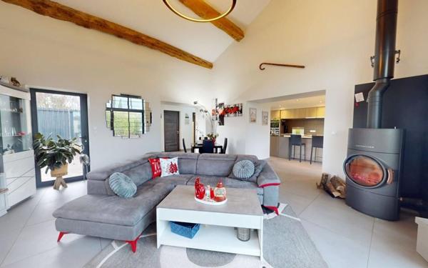 Maison à vendre    6 pièces • 216 m2 Montanay