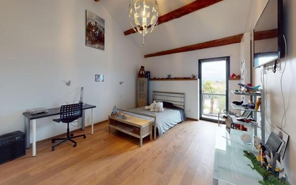 Maison à vendre    6 pièces • 216 m2 Montanay