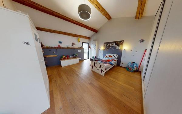 Maison à vendre    6 pièces • 216 m2 Montanay