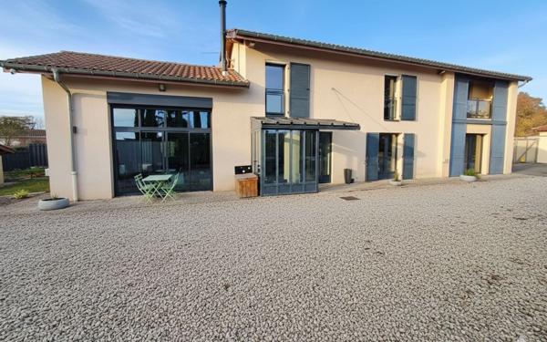 Maison à vendre    6 pièces • 216 m2 Montanay
