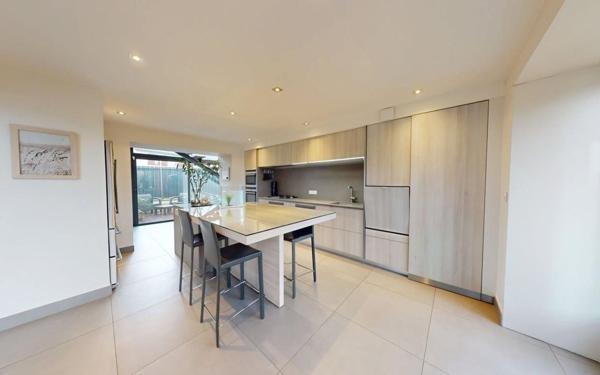 Maison à vendre    6 pièces • 216 m2 Montanay