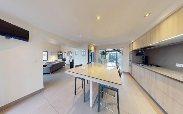 Maison à vendre    6 pièces • 216 m2 Montanay