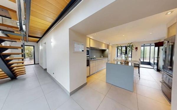 Maison à vendre    6 pièces • 216 m2 Montanay