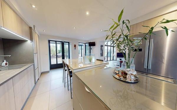 Maison à vendre    6 pièces • 216 m2 Montanay