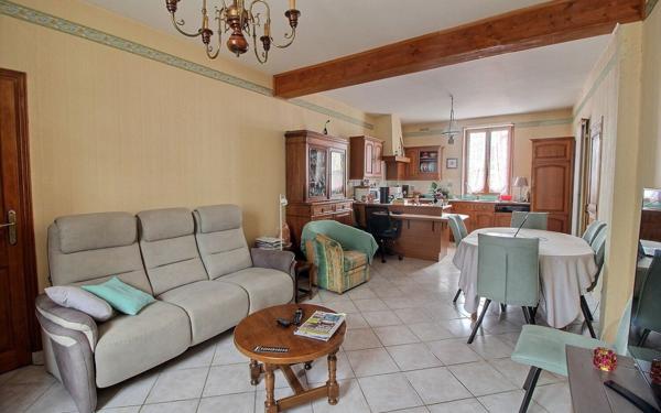 Maison à vendre    5 pièces •  Écuisses