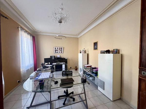 EXCEPTIONNEL :  HOTEL PARTICULIER  -  IMMEUBLE  CENTRE VILLE