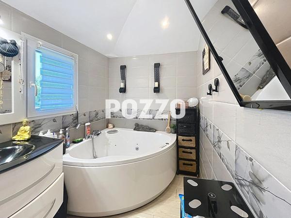 Baisse de prix - Maison proche Canisy -7 pièce(s) 162 m2 - 4 chambres -Piscine et garage double- QUIBOU