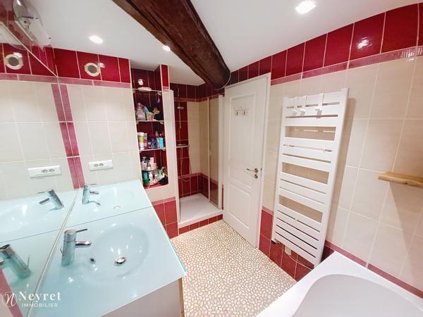 Coup de cœur assuré sur ce bien d'exception de 103,55m² et son jardin paysagé / 3 chambres