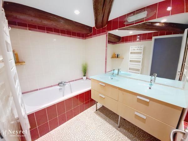 Coup de cœur assuré sur ce bien d'exception de 103,55m² et son jardin paysagé / 3 chambres